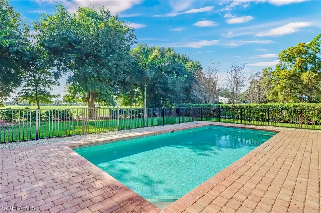 370 Burning Tree Drive Naples FL 34105