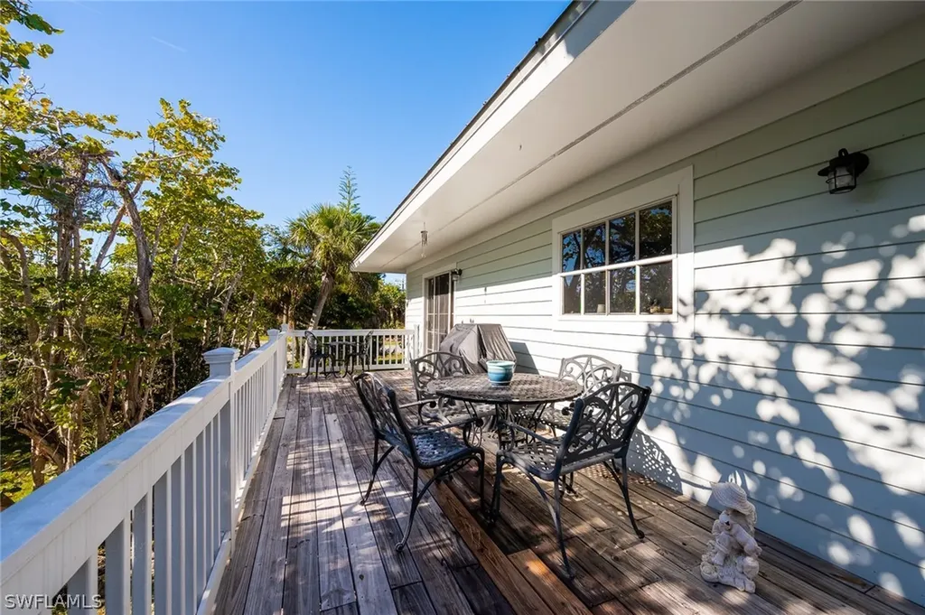 645 Oliva Street Sanibel FL 33957