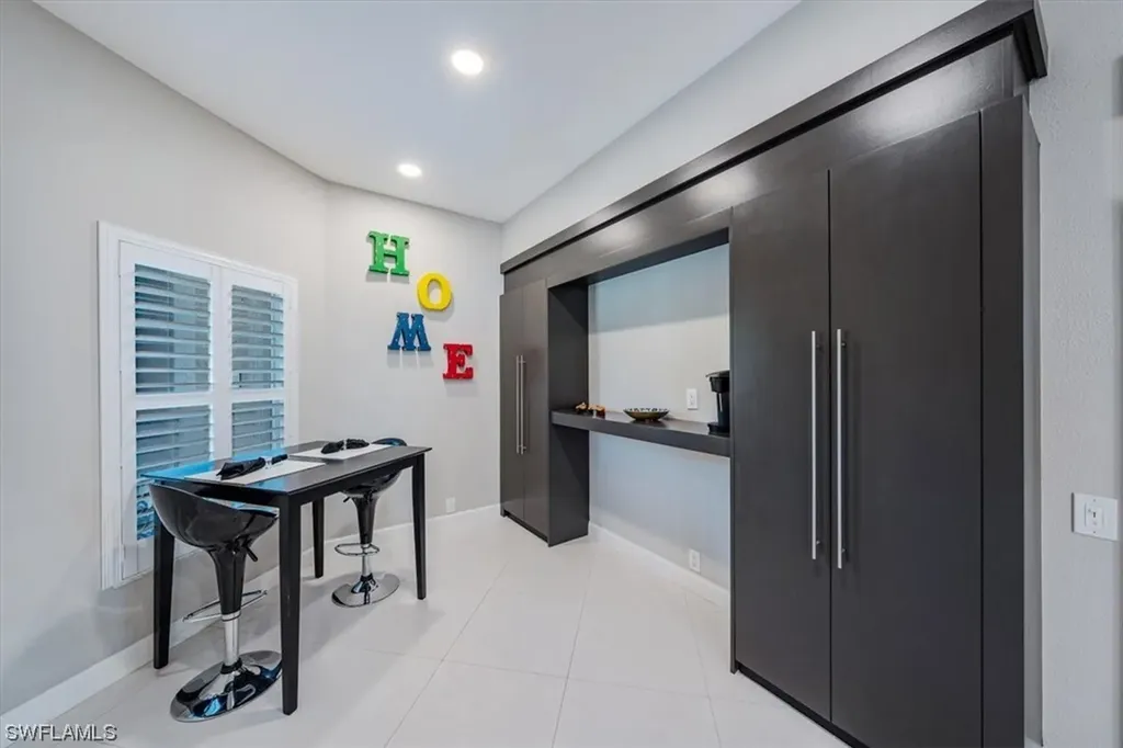 64 Fountain Circle Naples FL 34119