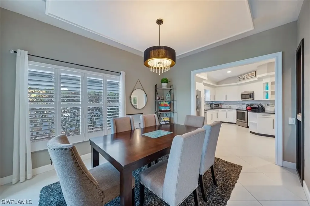 64 Fountain Circle Naples FL 34119