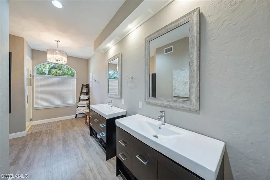 64 Fountain Circle Naples FL 34119