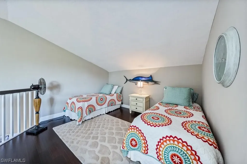 64 Fountain Circle Naples FL 34119