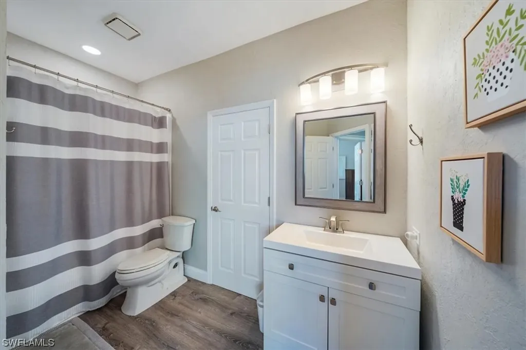 64 Fountain Circle Naples FL 34119