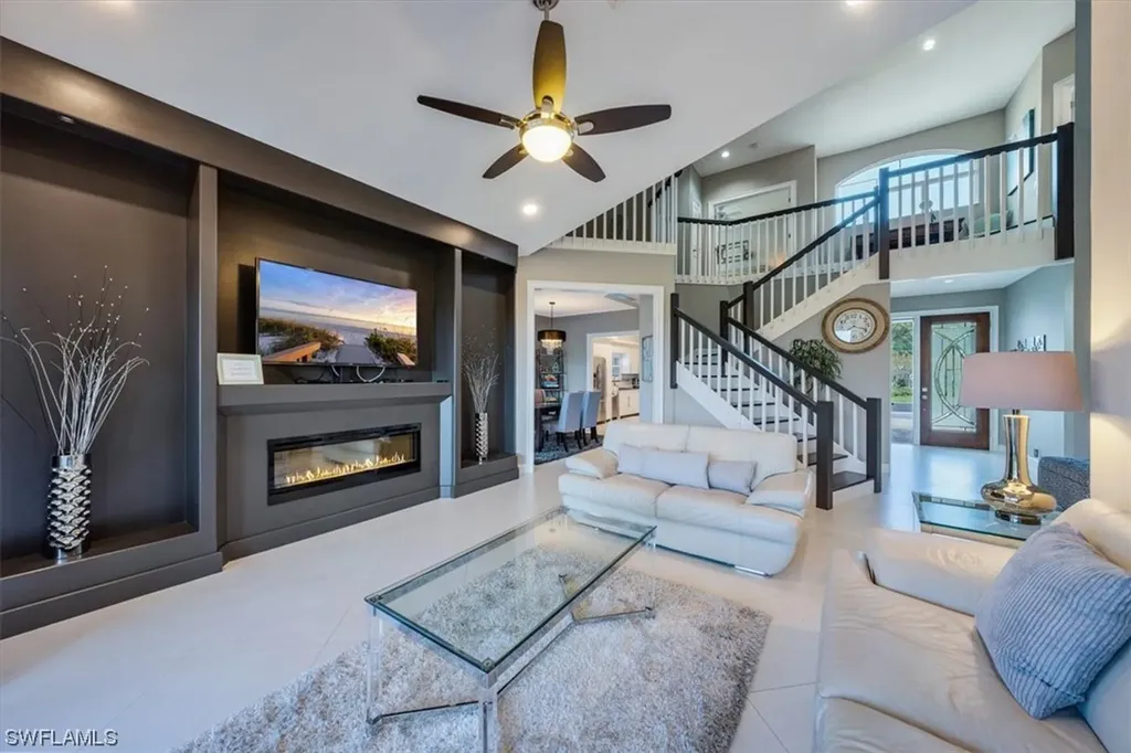 64 Fountain Circle Naples FL 34119