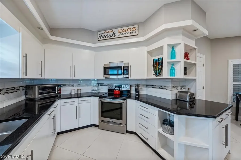 64 Fountain Circle Naples FL 34119