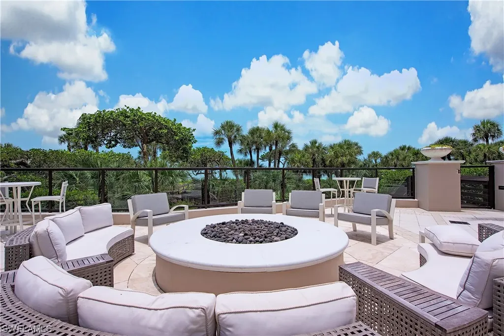 8665 Bay Colony Drive Naples FL 34108