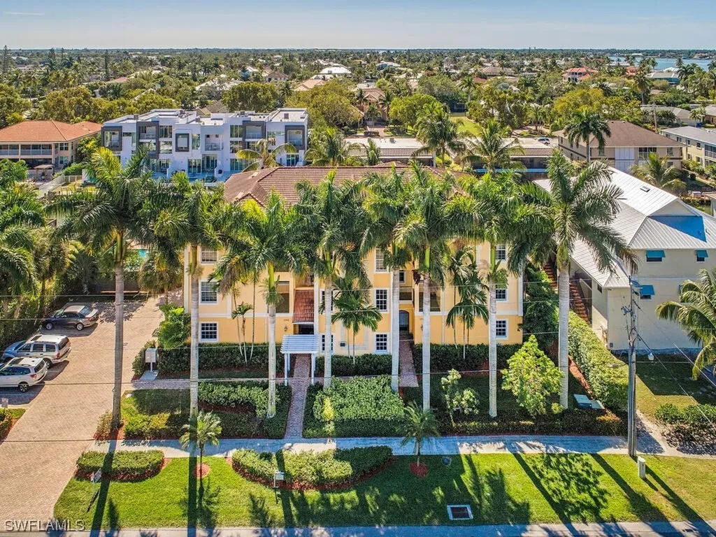 Naples FL, 1540 Blue Point Avenue, Unit 201