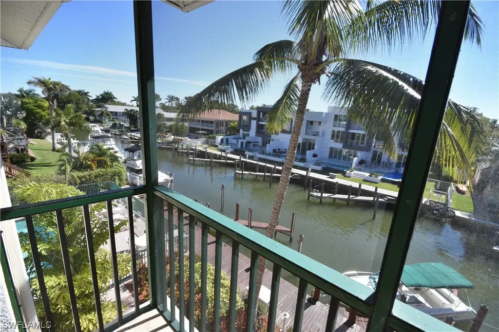 1540 Blue Point Avenue Naples FL 34102