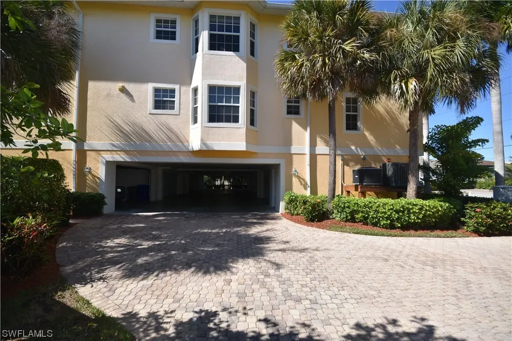1540 Blue Point Avenue Naples FL 34102