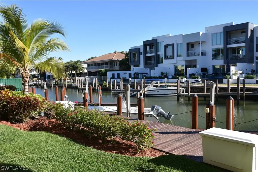 1540 Blue Point Avenue Naples FL 34102