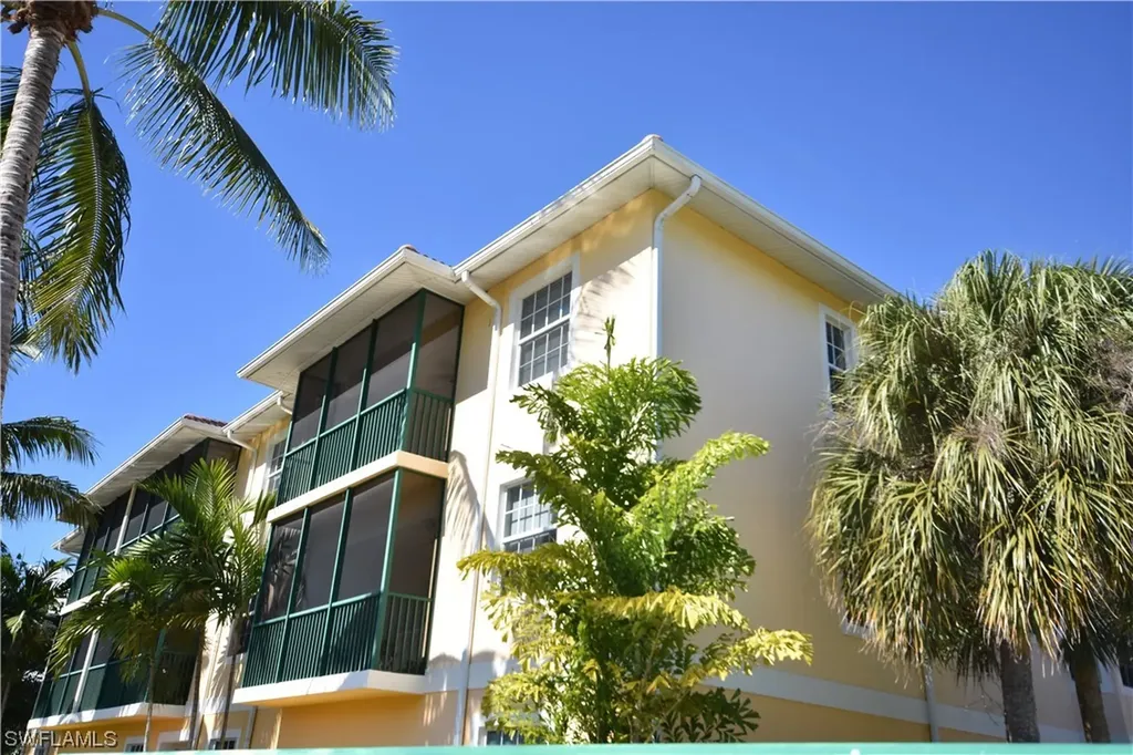 1540 Blue Point Avenue Naples FL 34102