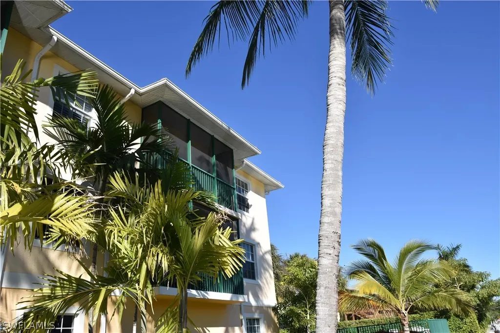 1540 Blue Point Avenue Naples FL 34102