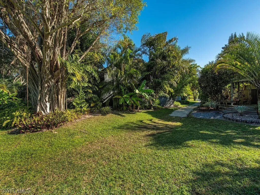 1345 Solana Road Naples FL 34103