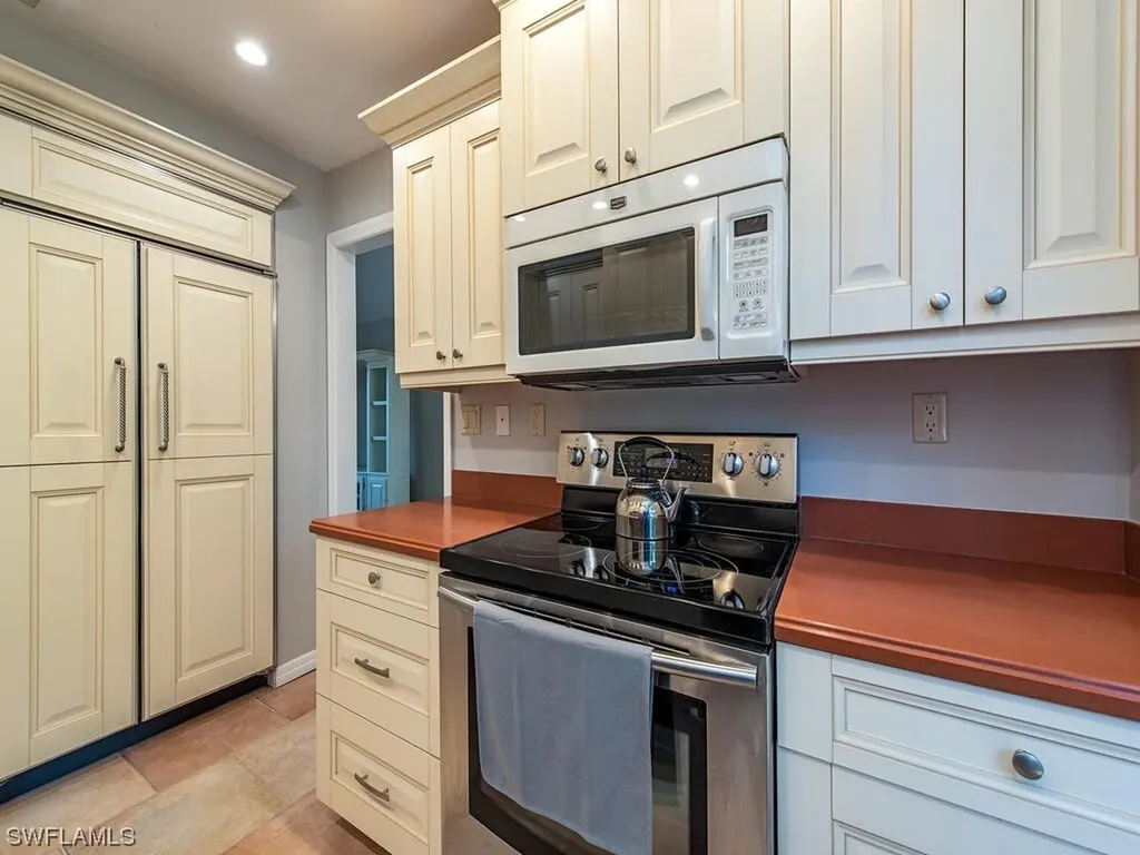 1345 Solana Road Naples FL 34103