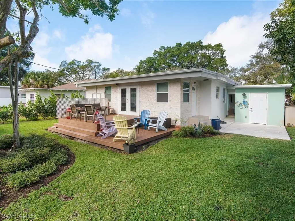 1140 9th Avenue N Naples FL 34102