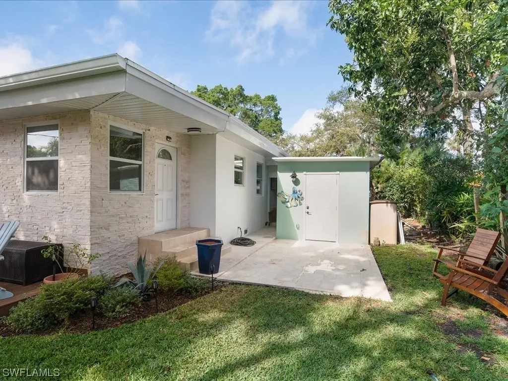 1140 9th Avenue N Naples FL 34102