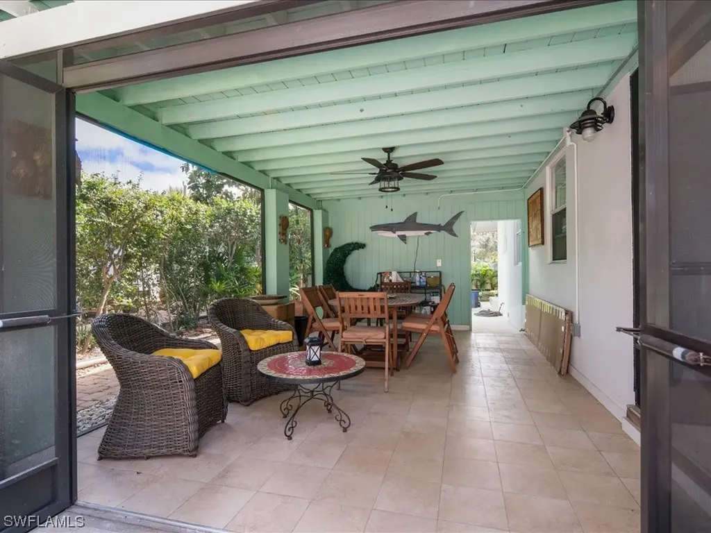 1140 9th Avenue N Naples FL 34102