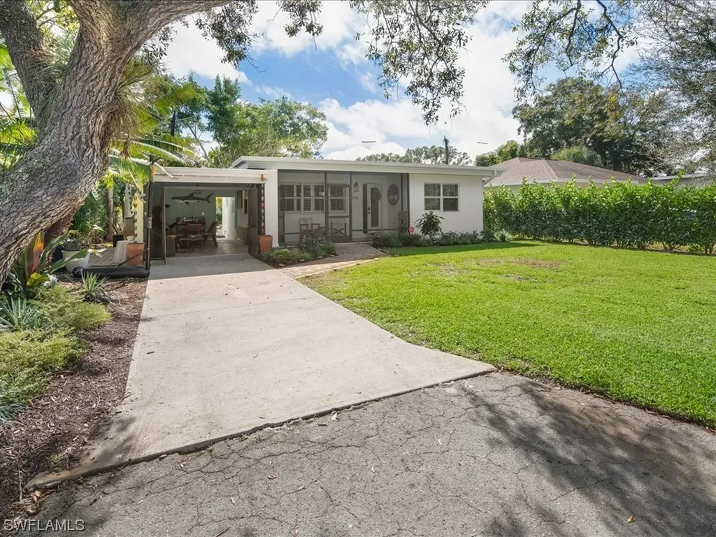 1140 9th Avenue N Naples FL 34102