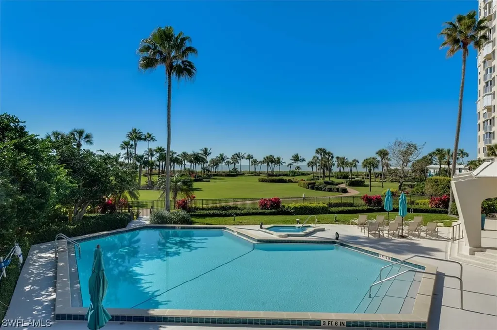 Naples FL, 4031 Gulf Shore Boulevard N, Unit 53