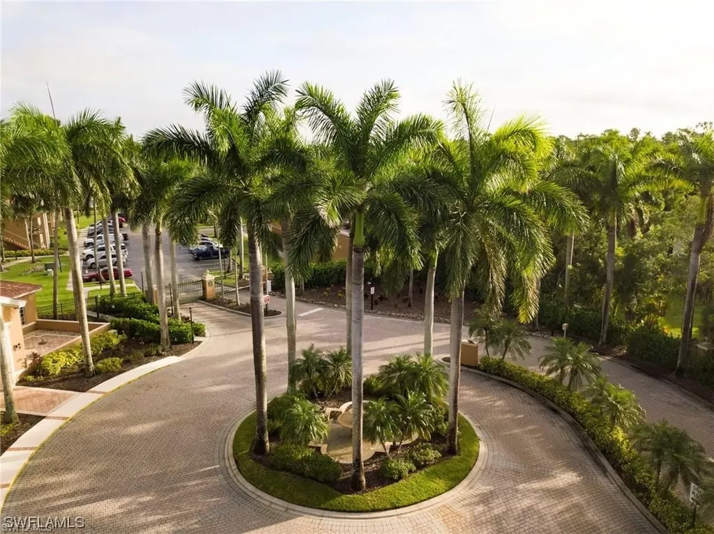 1160 Wildwood Lakes Boulevard Naples FL 34104