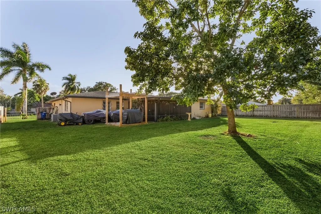 2413 La Salle Avenue Fort Myers FL 33907