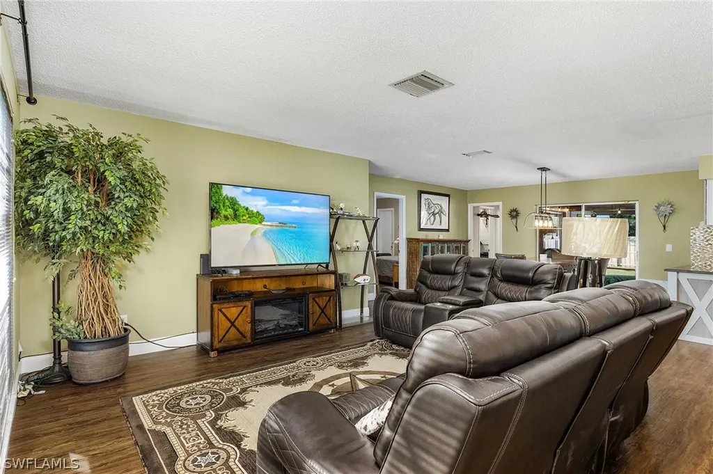 2413 La Salle Avenue Fort Myers FL 33907