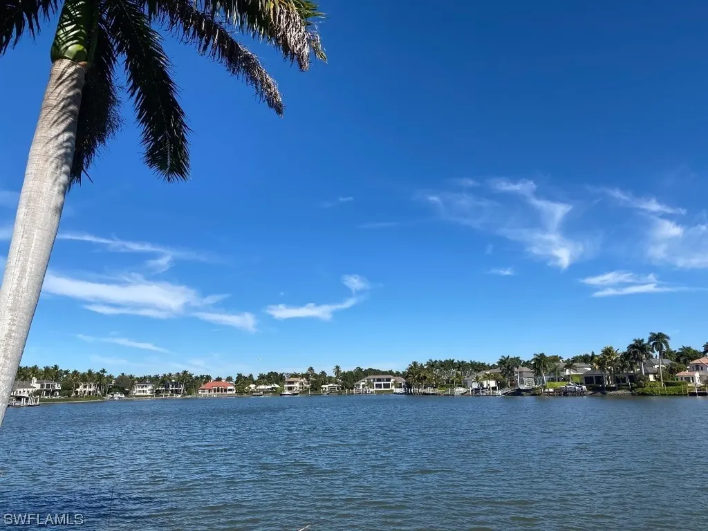 555 Kings Town Drive Naples FL 34102
