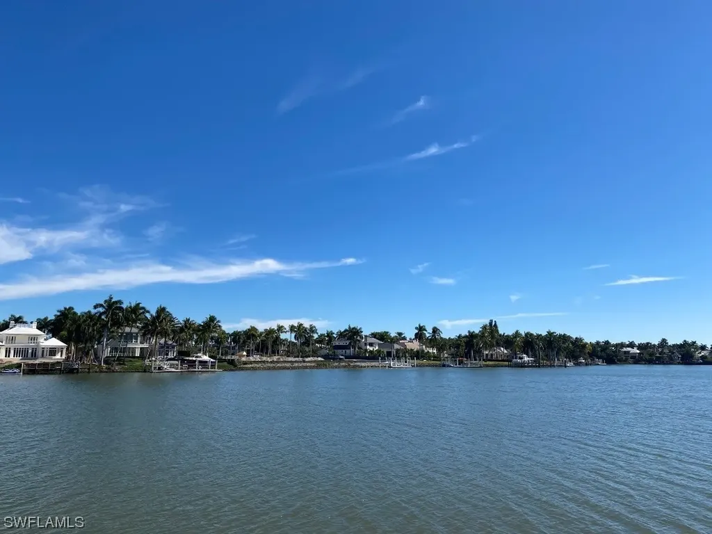555 Kings Town Drive Naples FL 34102