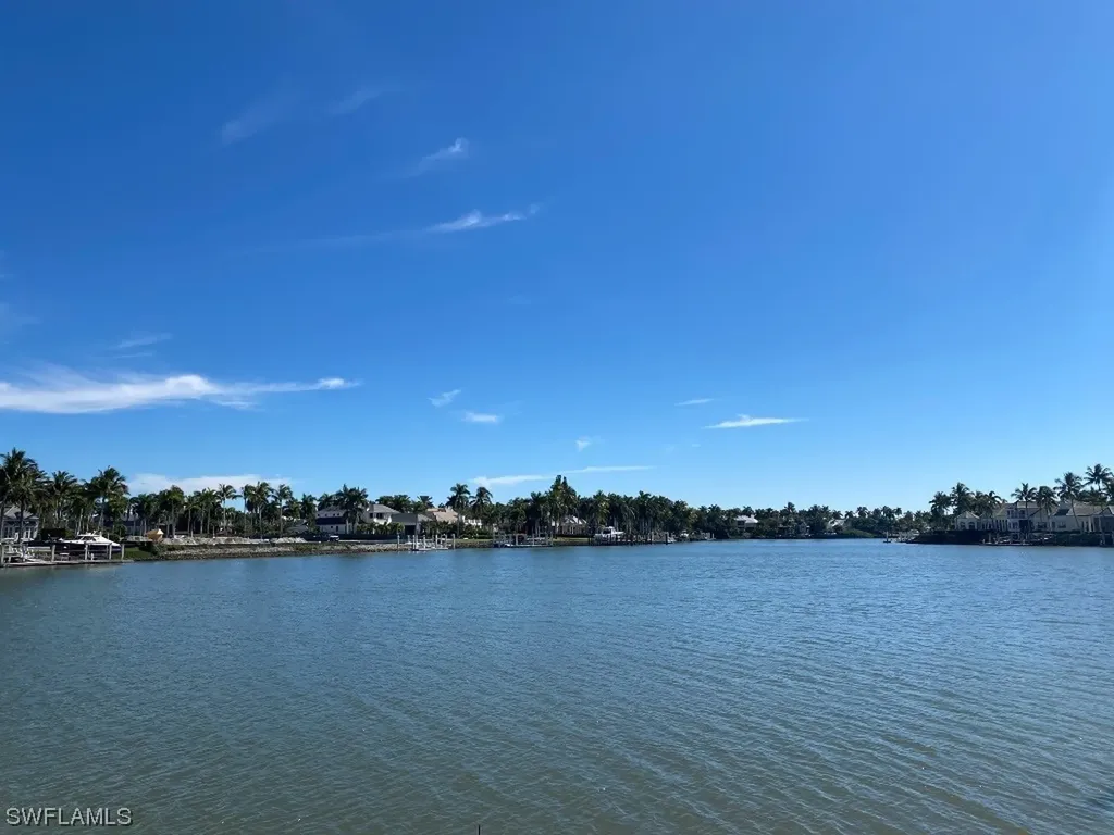 555 Kings Town Drive Naples FL 34102