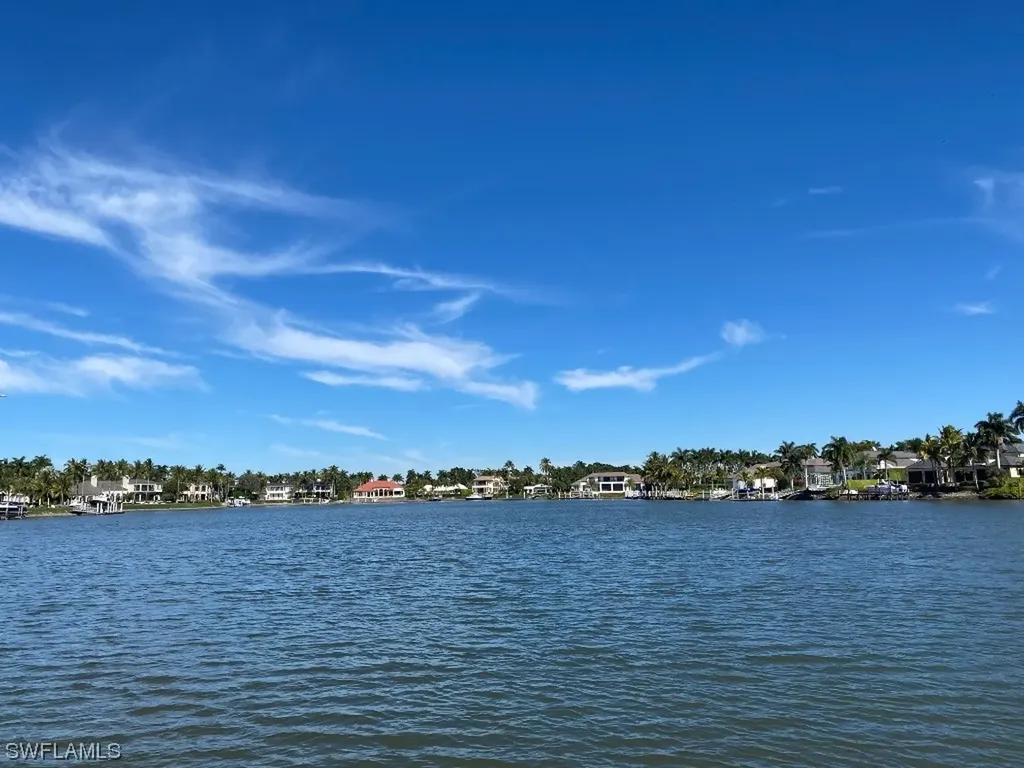 555 Kings Town Drive Naples FL 34102