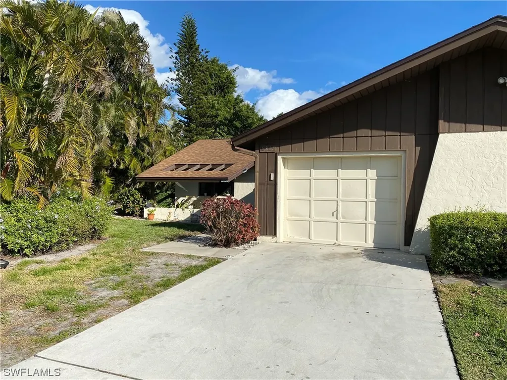 4821 Lakewood Boulevard Naples FL 34112