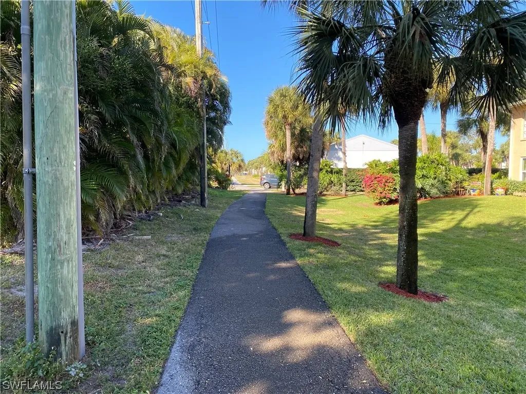 4821 Lakewood Boulevard Naples FL 34112