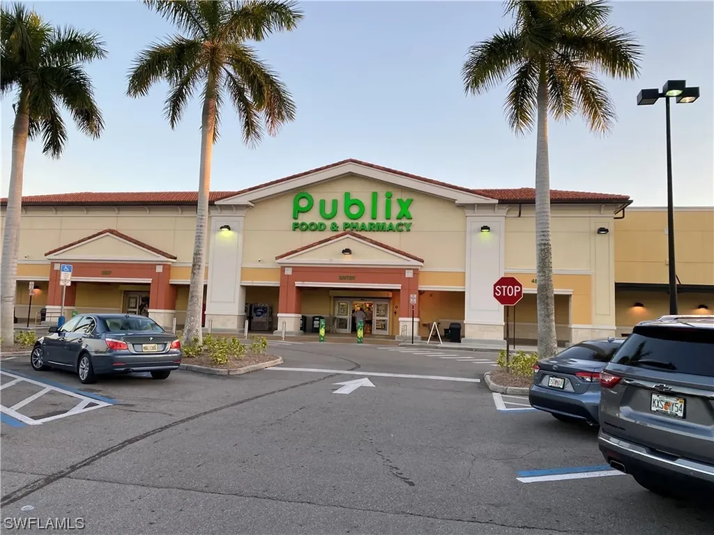 4821 Lakewood Boulevard Naples FL 34112