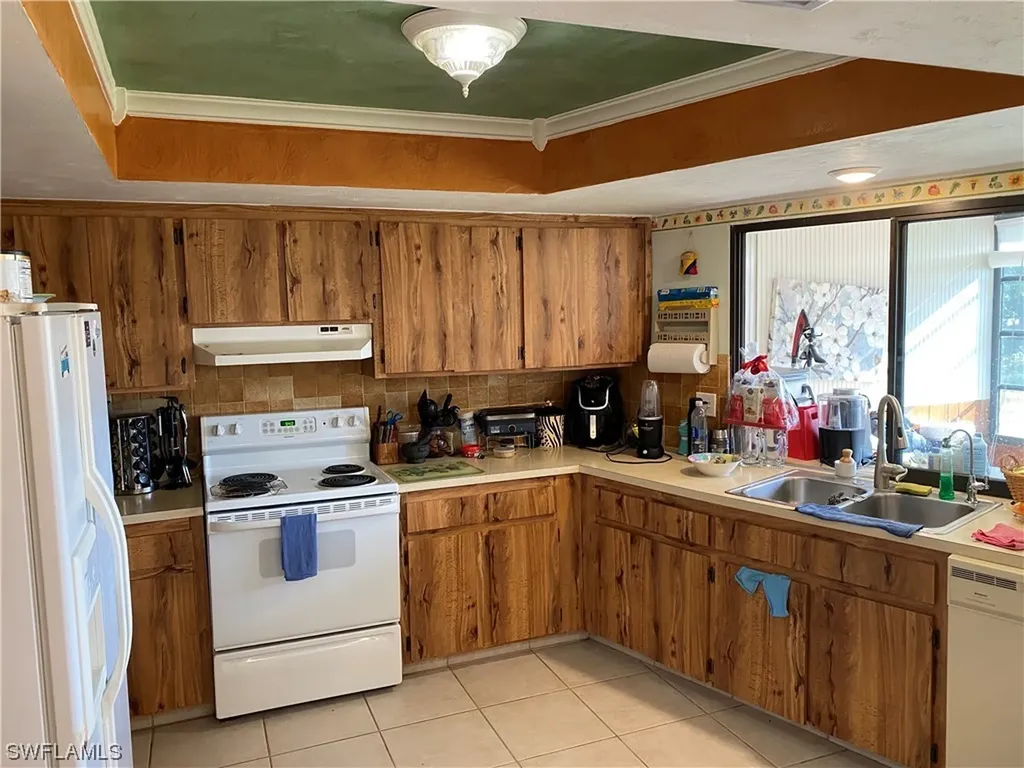4821 Lakewood Boulevard Naples FL 34112