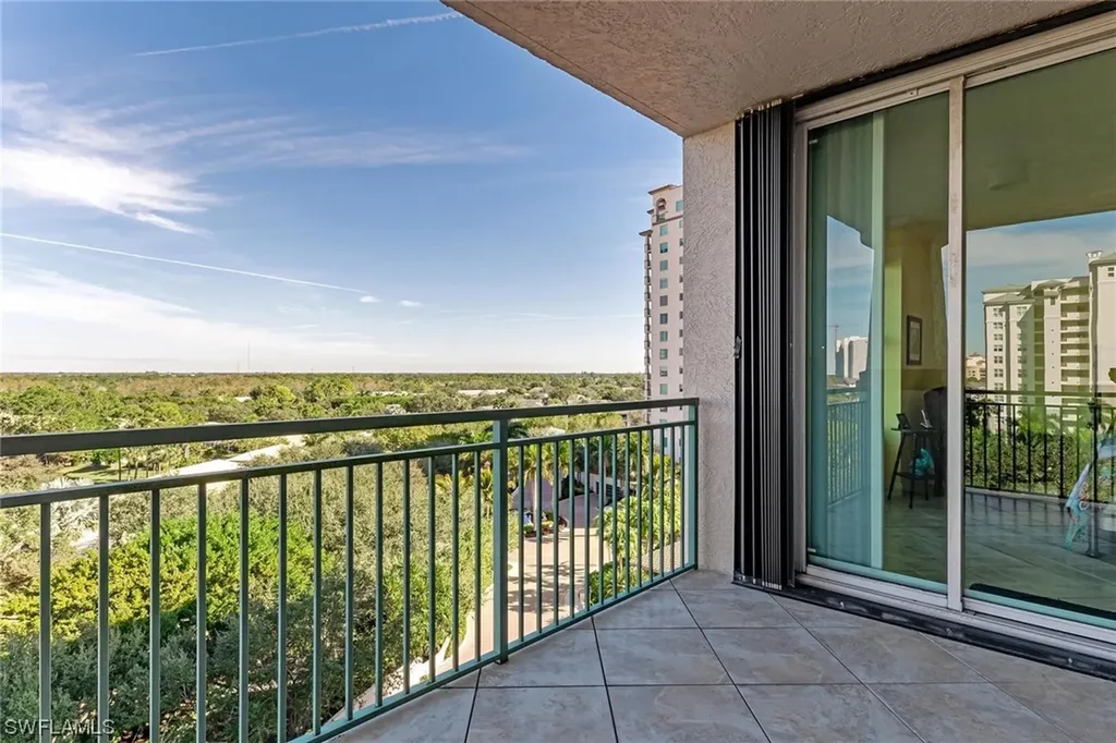 445 Cove Tower Drive Naples FL 34110