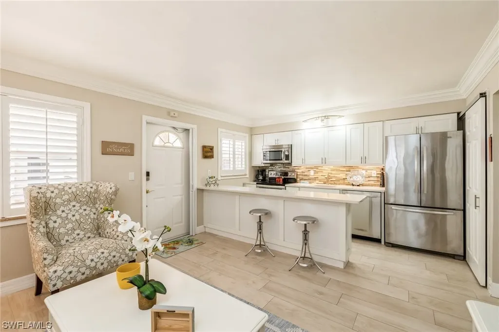 Naples FL, 980 7TH Avenue S, Unit 110