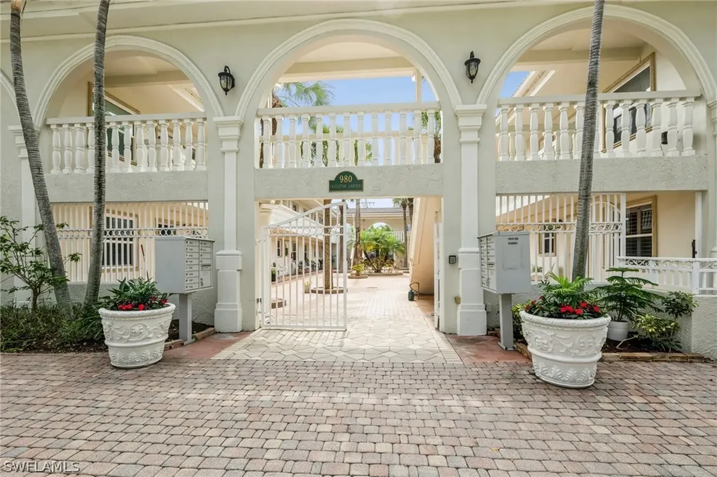 980 7th Avenue S Naples FL 34102
