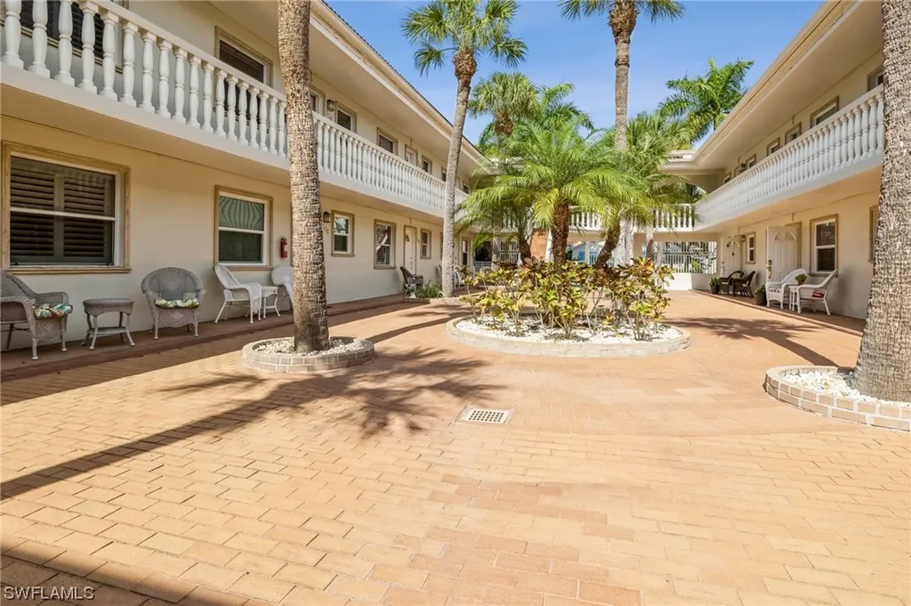 980 7th Avenue S Naples FL 34102