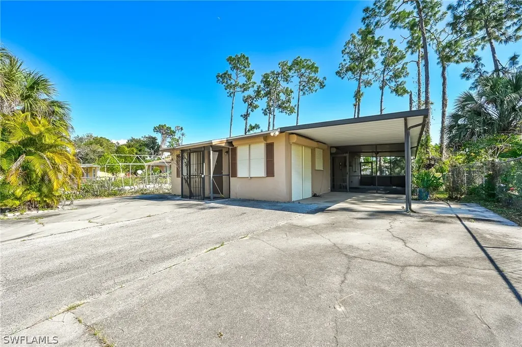 5462 Carlton Street Naples FL 34113
