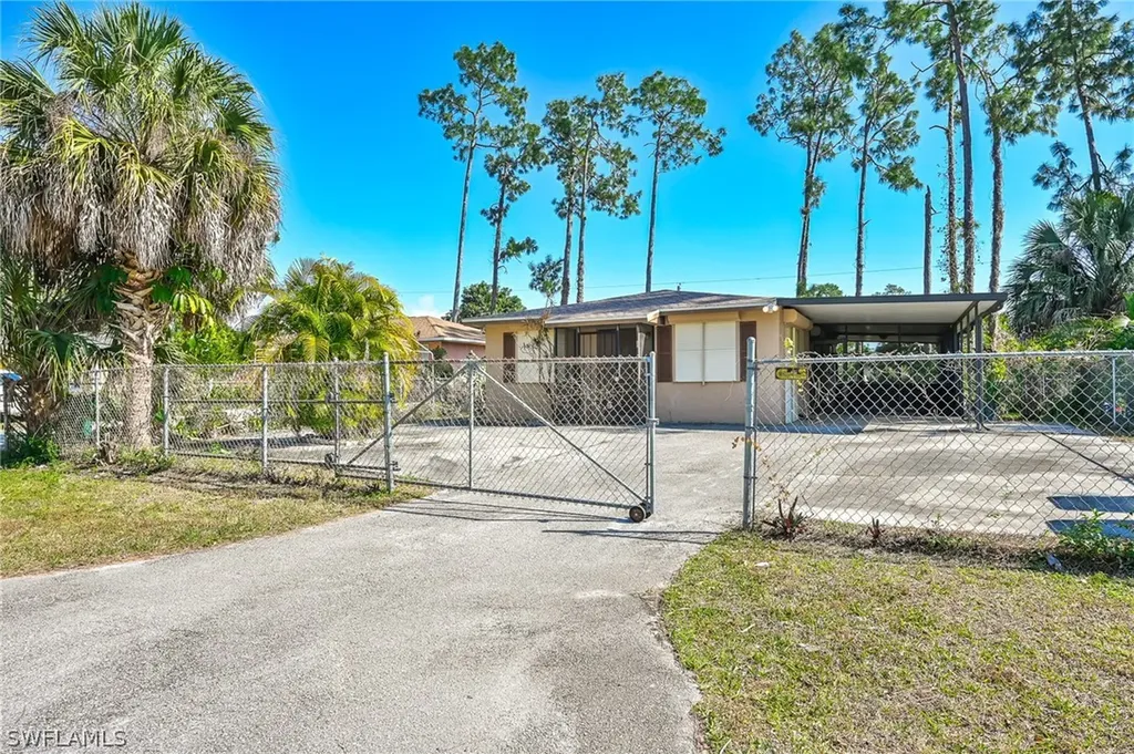 5462 Carlton Street Naples FL 34113