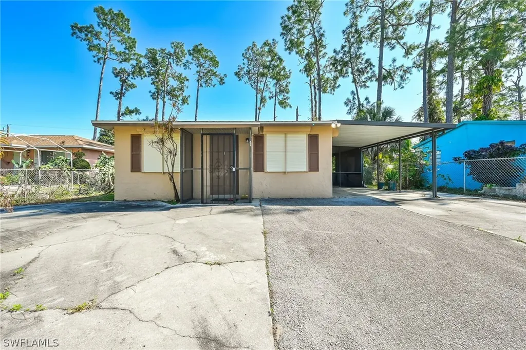 5462 Carlton Street Naples FL 34113