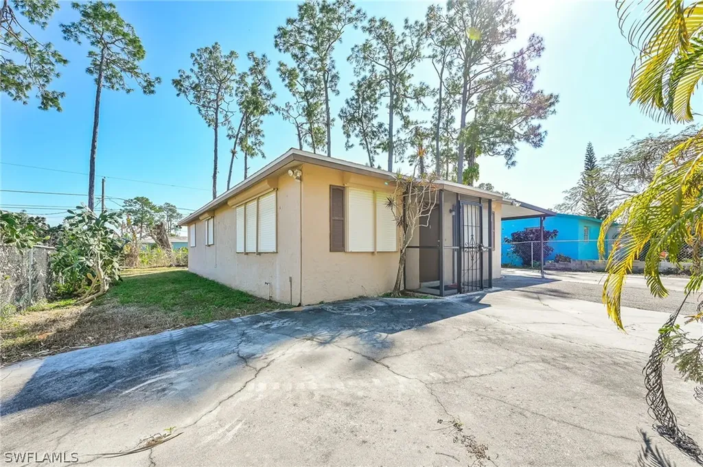 5462 Carlton Street Naples FL 34113