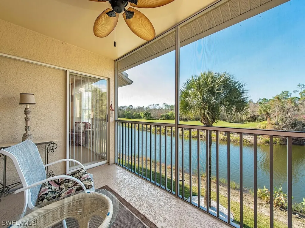 Naples FL, 8675 Naples Heritage Drive, Unit 4-422