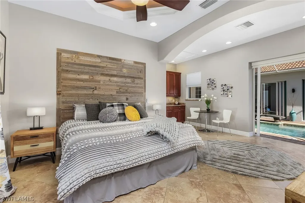 890 Palmetto Pointe Circle Cape Coral FL 33991