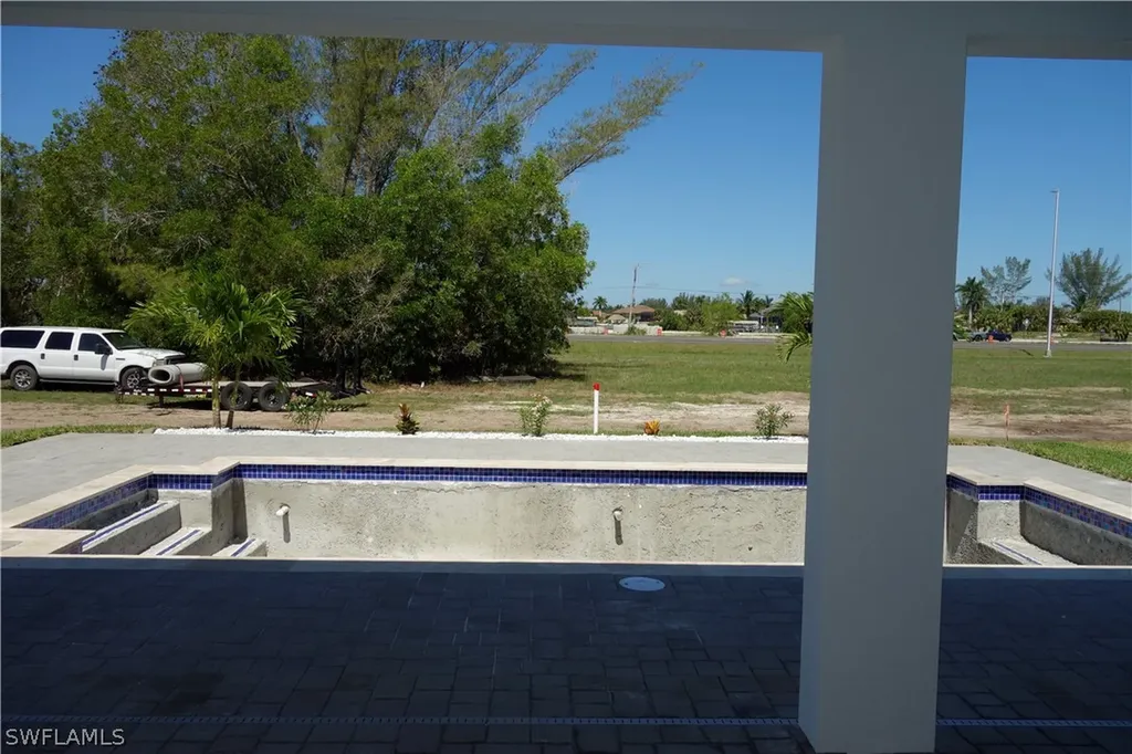 502 SW 31st Place Cape Coral FL 33991