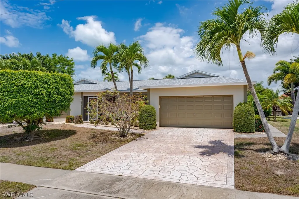 1216 Bluebird Avenue Marco Island FL 34145