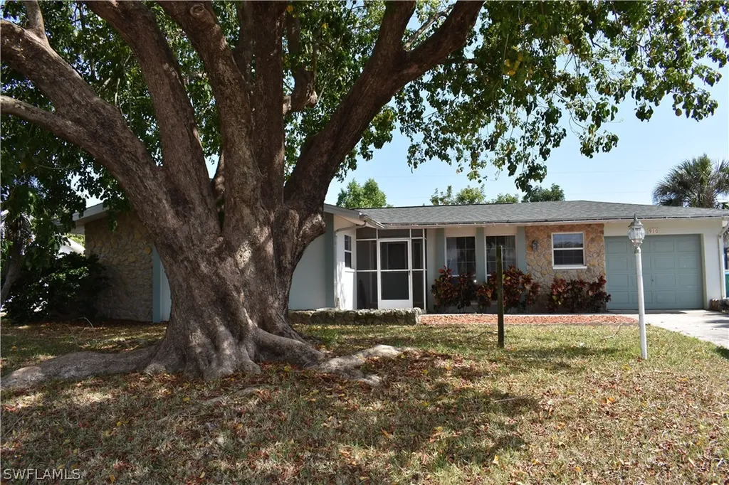 910 SE 27th Terrace Cape Coral FL 33904