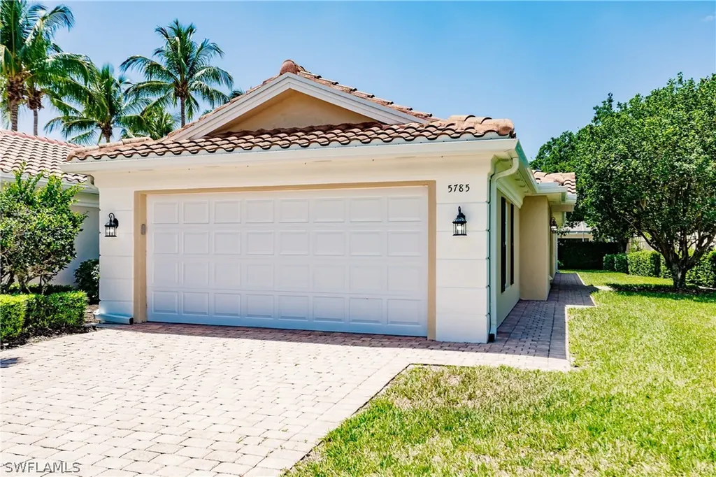 5785 Drummond Way Naples FL 34119