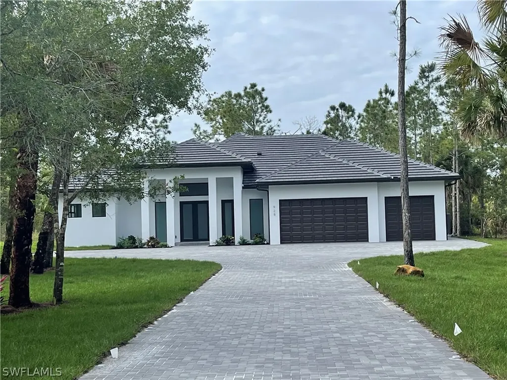 928 12th Avenue NE Naples FL 34120
