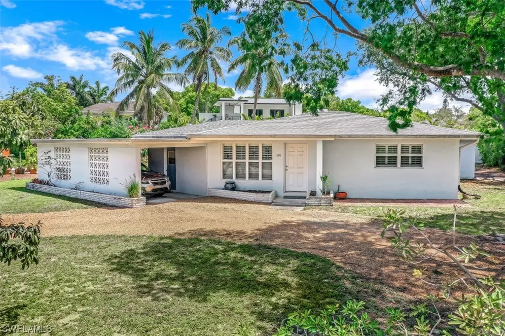 566 Palm Circle E Naples FL 34102